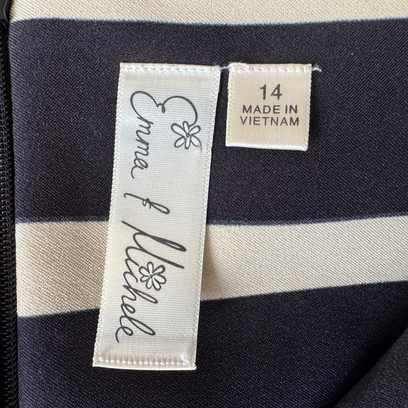 Sleeveless Belted Dress | Black - Multicolor | Size 14 | Emma & Michelle - Picture 4 of 5